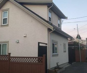 Laneway House: - 3 bedrooms 2 full bathrooms - Photo 2