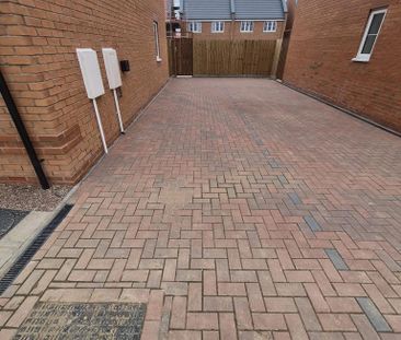 3 bedroom semi-detached house to rent - Photo 1