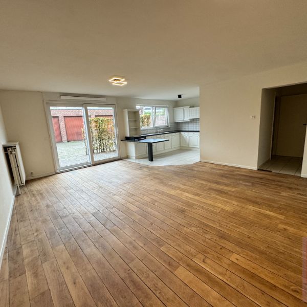 Gelijkvloers appartement met 3 slaapkamers, garage en terras. - Photo 1