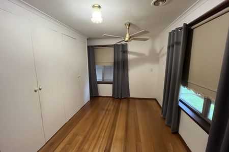 CHARMING 3 BEDROOM HOME - Photo 4