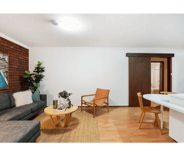 Spacious family home nestled between Carine SHS and Karrinyup shops - Photo 6