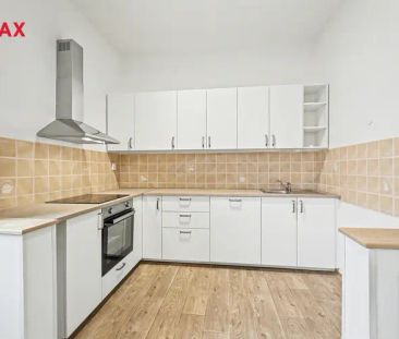 Pronájem světlého bytu 2+kk v Českém Brodě - Photo 1