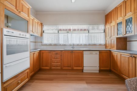 Single-Level Family Haven in Sought-After Monterey - Photo 2