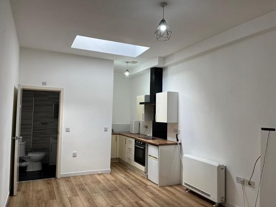 Studio to rent - Photo 1