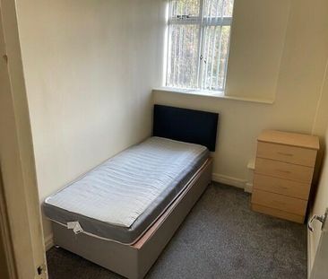 Room in a Shared Flat, Wilmslow Road, M14 - Photo 3