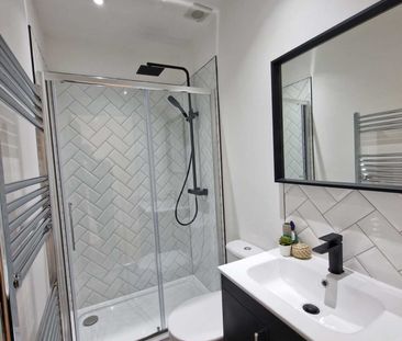 Room 2, Colchester Road, Southend On Sea - Photo 6
