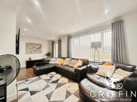 Chafford Way, Stifford Clays, Grays, RM16 - Photo 3