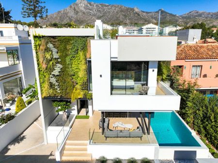 Villa Sanz, Luxury Villa to Rent in Golden Mile, Marbella - Photo 5