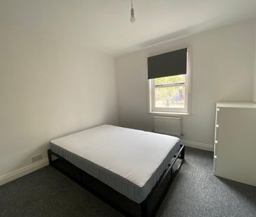 Room in a Shared Flat, Harmsworth Mews, SE11 - Photo 6