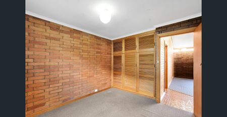 Conveniently Located One-Bedroom Flat - Photo 4