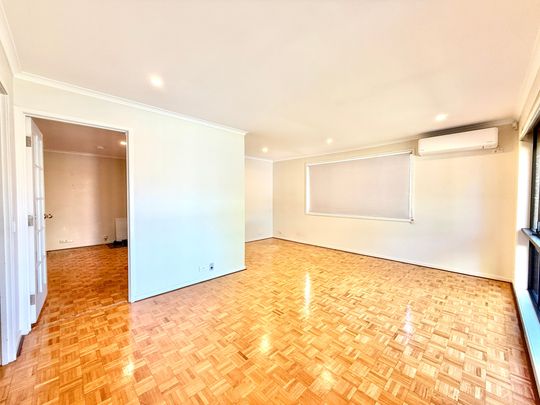 Modern 3 bedroom home with brand new kitchen! - Photo 1