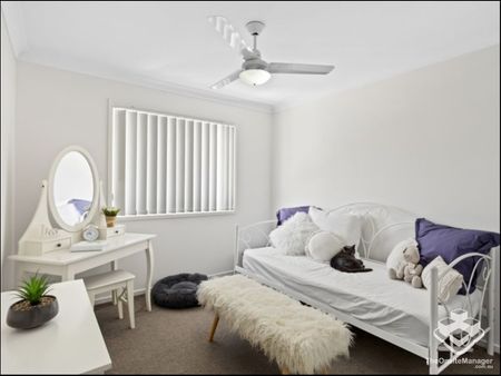 3 Bedroom townhouse- available now!! - Photo 5