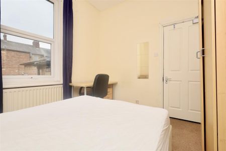 5 bedroom Student Terraced House to rent in Larkspur Terrace, Jesmond, Newcastle Upon Tyne, Ne2 - Photo 3