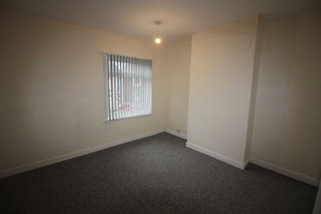 3 bed End of Terrace House - Photo 2