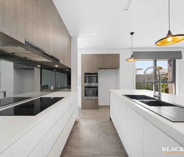 Executive Family Luxury in the Heart of Googong - Photo 6