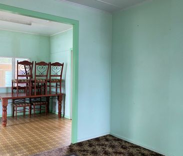 SPACIOUS THREE-BEDROOM HOME - Photo 2