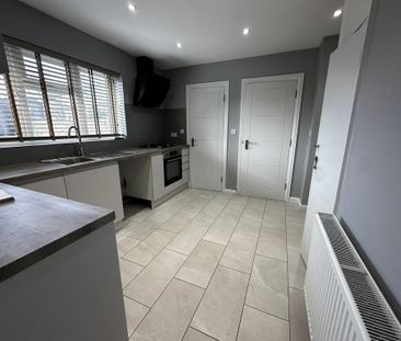 4 bedroom bungalow to rent - Photo 2