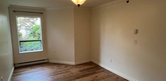 Spacious Condo, Great Location - Photo 2