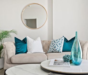 Stylish Bayside Apartment with Panoramic Kogarah Bay Views - Photo 2