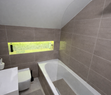 1 bedroom in a flat share to rent - Photo 5