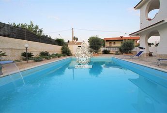 Villa con piscina - Sicilia