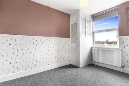 3 bedroom end of terrace house to rent - Photo 4