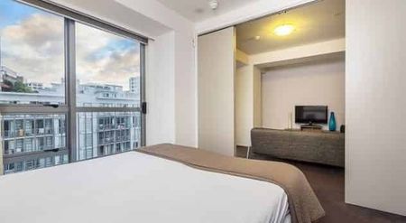 Gorgeous inner city pad! - Photo 3