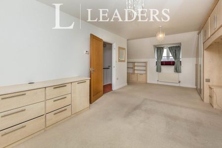 5 bedroom detached house to rent - Photo 3