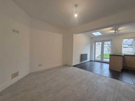 3 bedroom terraced house to rent - Photo 5