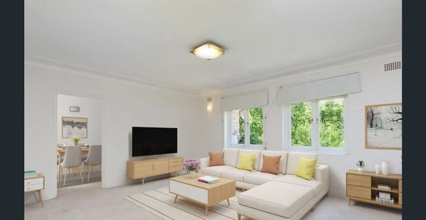 Spacious House in Prime Greenwich Location - Photo 1