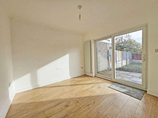 Cambrian Avenue, Ilford, IG2 - Photo 1