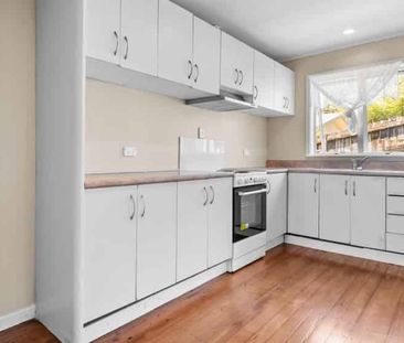 4 Bedroom House in Glen Eden - Photo 4