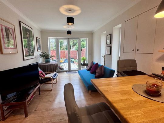 1 bedroom in a house share to rent - Photo 1