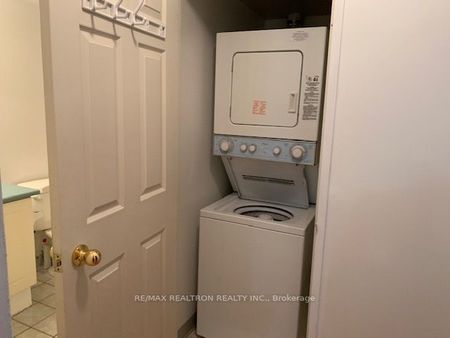 For Lease - 260 Doris Avenue Unit# 911, Toronto, Ontario - Photo 2