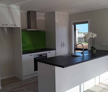 THREE BEDROOM HOUSE - LEVIN - Photo 3