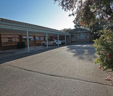 Refurbished private two bedroom villa with courtyard - Photo 4