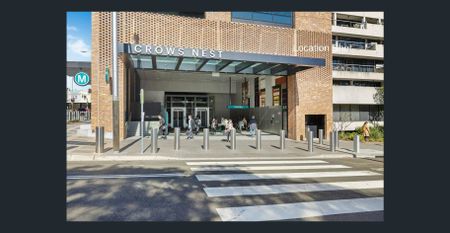 Bright and Spacious Townhouse with Private Courtyard & Double Garage - Photo 4