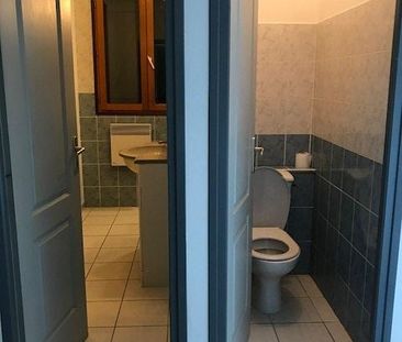 Location Appartement 2 pièces 37m² GAREOULT 83136 - Photo 6