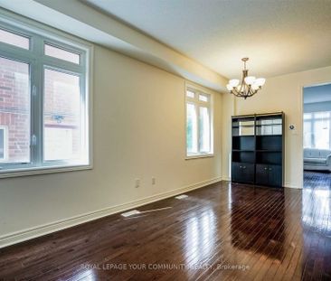 Townhouse For Lease | N8113070 - Photo 6