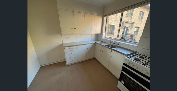 Conveniently located - Photo 1