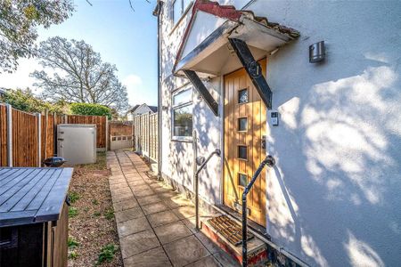 2 bedroom maisonette to rent - Photo 2