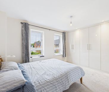 3 bedroom House in Brambling Way, Maidenhead - Photo 2