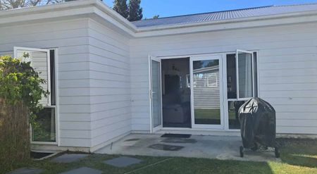 A Rare Find – Modern Retreat, Prime Location - Photo 5