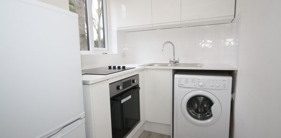 Oriental Road, Woking - Photo 2