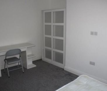 3 bedroom flat to rent - Photo 2