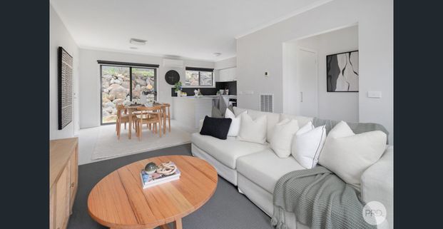 QUALITY TOWNHOUSE LIVING CLOSE TO CBD & AMENITIES - Photo 1