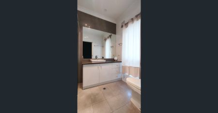 Stunning Near-New Family Home - Photo 3