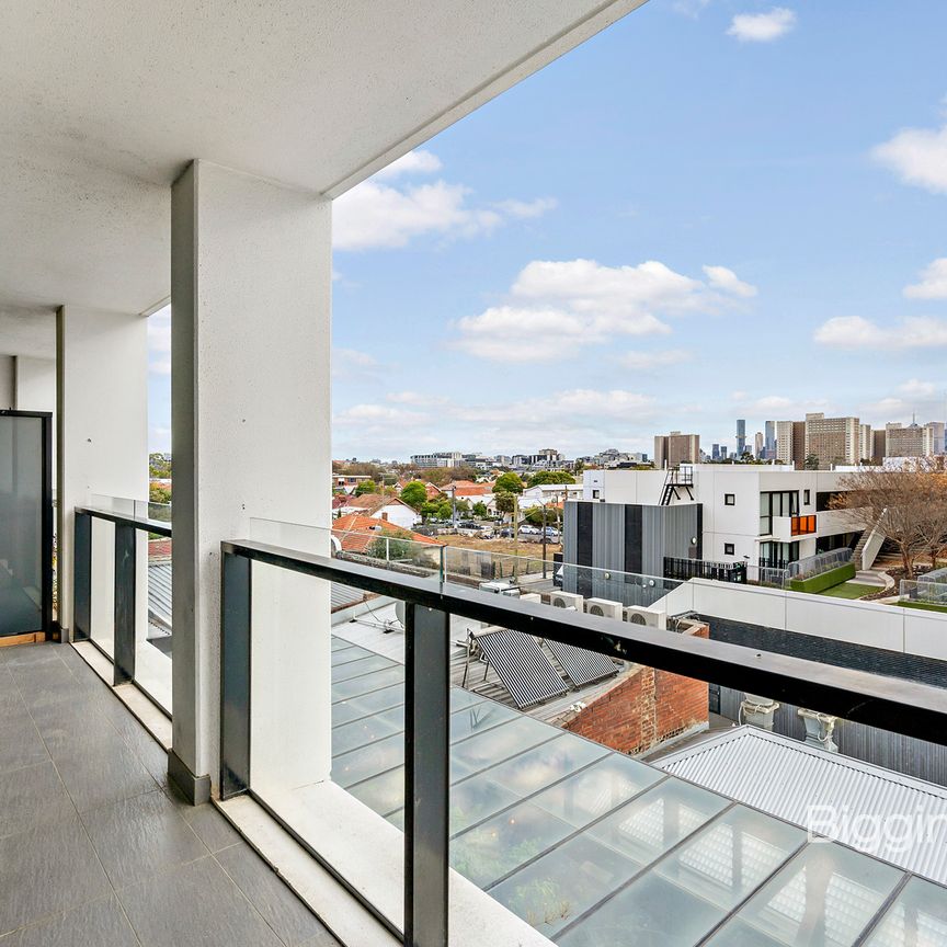 STYLISH APARTMENT - Photo 1
