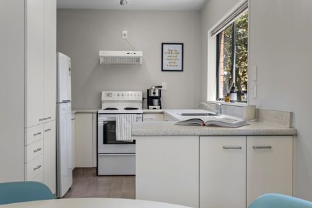 3 bedroom home in St Albans double garage - Photo 5