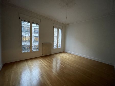 Appartement • Saint Philippe du Roule - Photo 3
